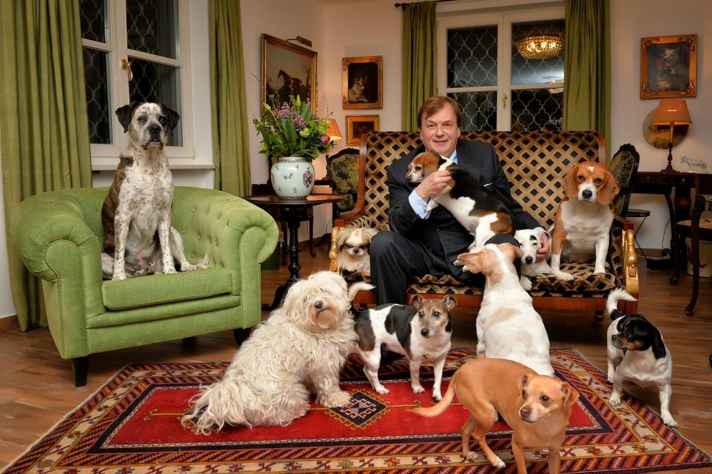 Michael Aufhauser mit Villa-Hunden