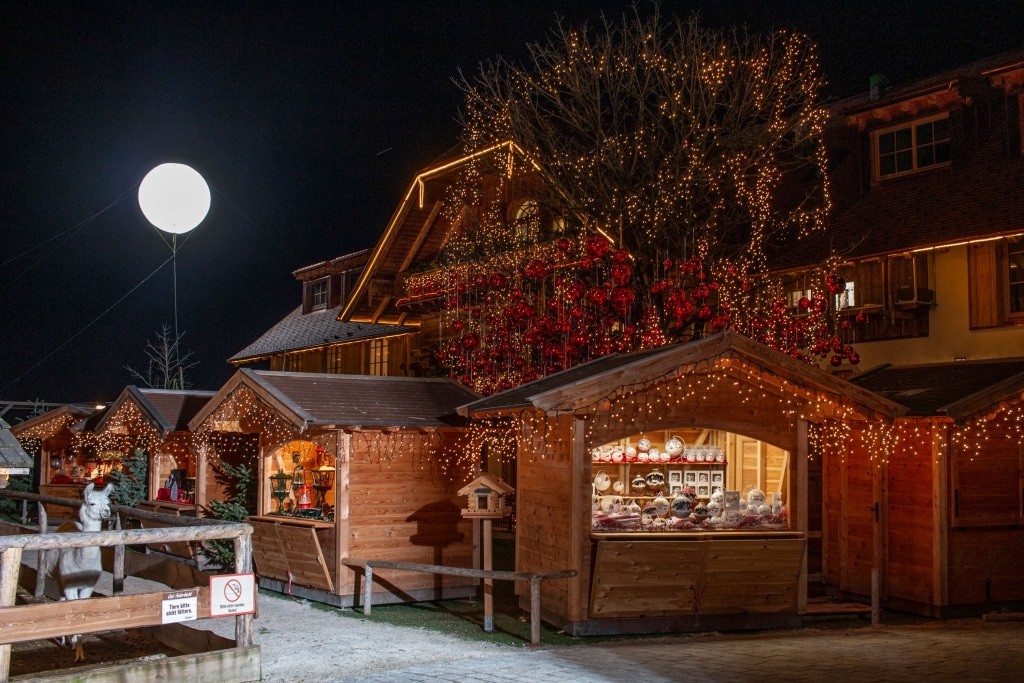 Evening atmosphere at the Gut Aiderbichl Christmas market