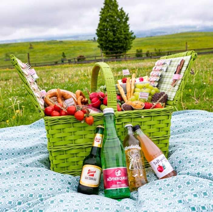 Free choice of drinks with the picnic baskets