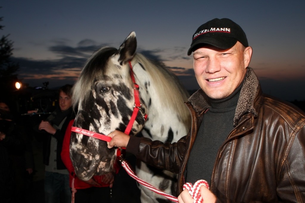 Axel Schulz with horse Janko at the opening of the Christmas market
