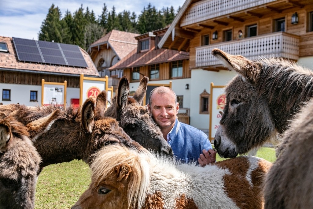 2021-05-04_GAH_Dieter Ehrengruber with animals-14