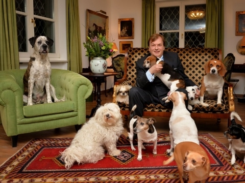 Michael Aufhauser mit seinen Hunden
